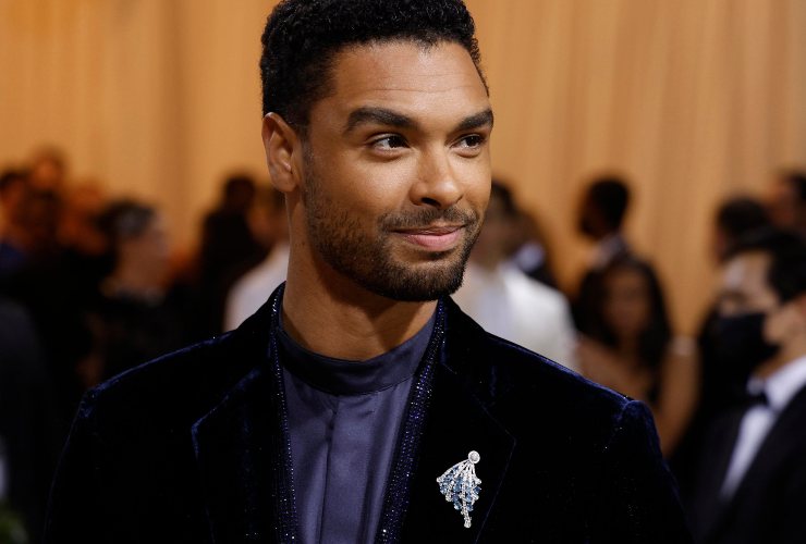 Regé-Jean Page in primo piano