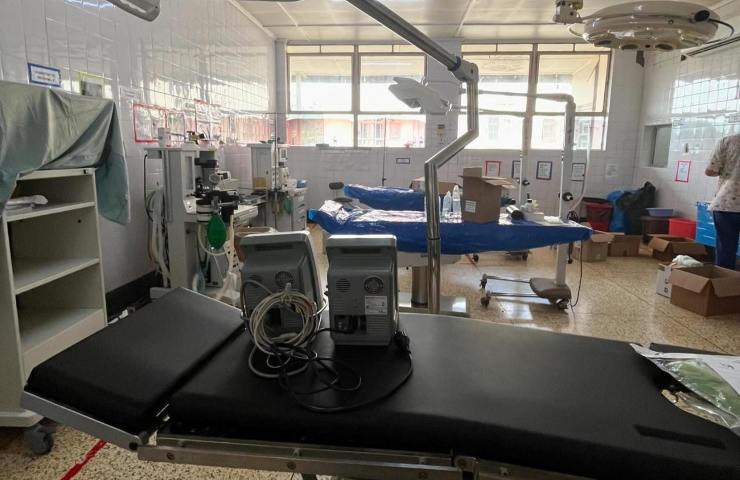 ambulatorio medico con strumenti