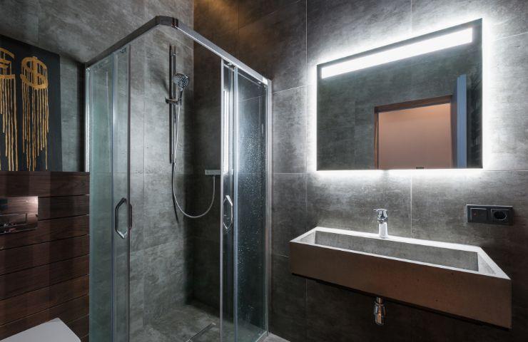 Specchio con luci a led tendenza 2025 