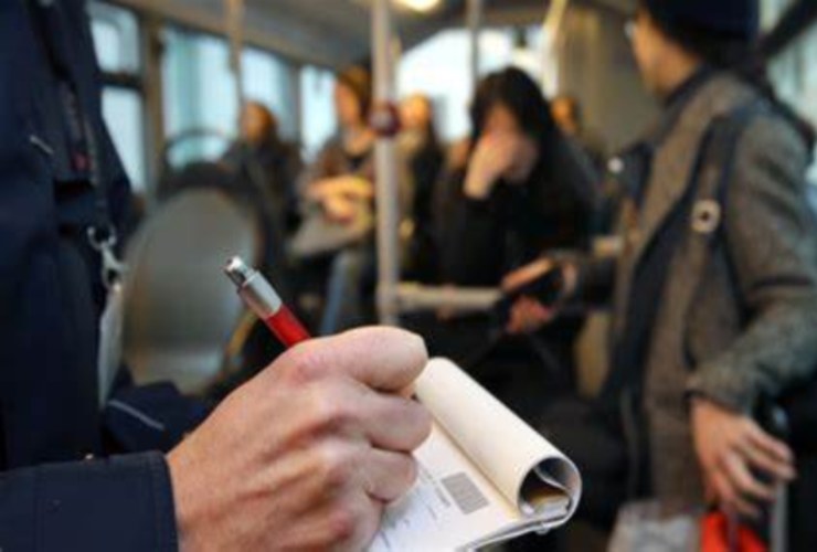 Controllore aggredito