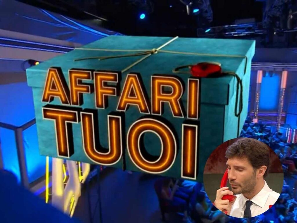 logo di affari tuoi e stefano de martino a telefono con il dottore