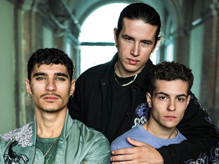 micciarella, mylos e cucciolo in mare fuor