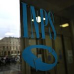 vetrata dell'ufficio dell'inps