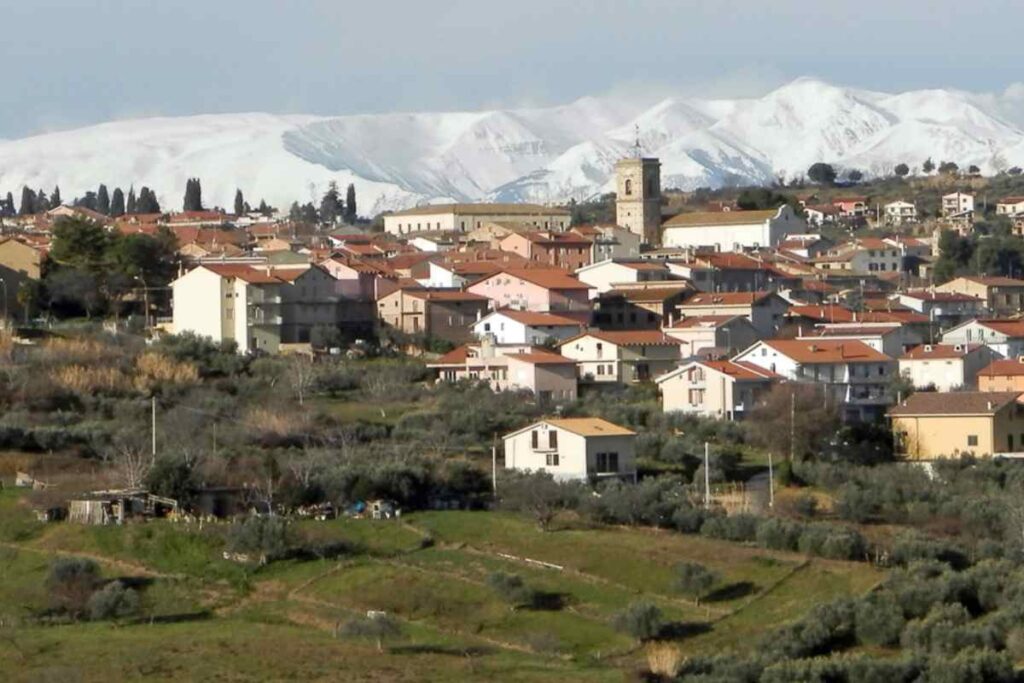 delle casette in una vallata