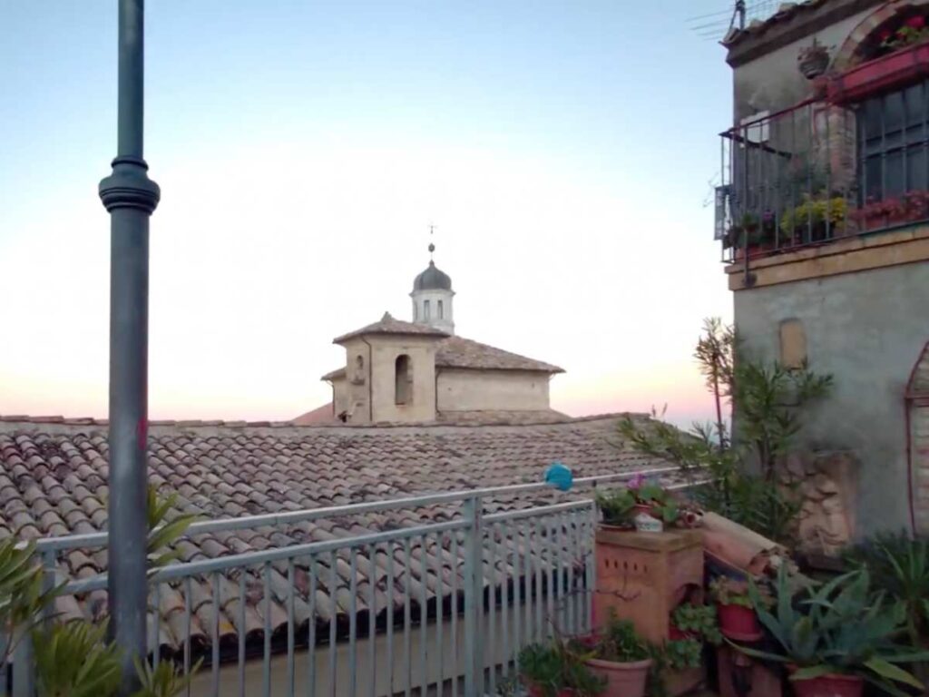 un borgo con una vista davvero straordinaria