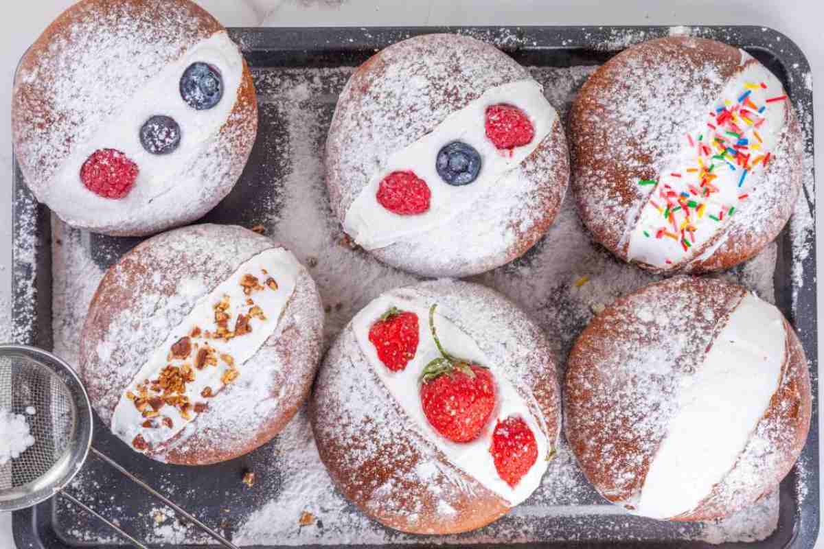 Teglia con maritozzi ripieni