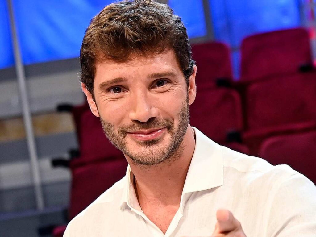 stefano de martino alla presentazione di affari tuoi