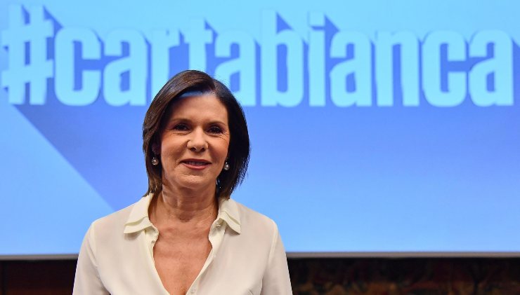 bianca berlinguer nello studio di cartabianca