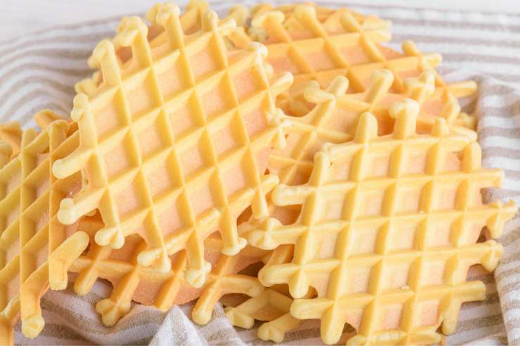 Piatto pieno di neole