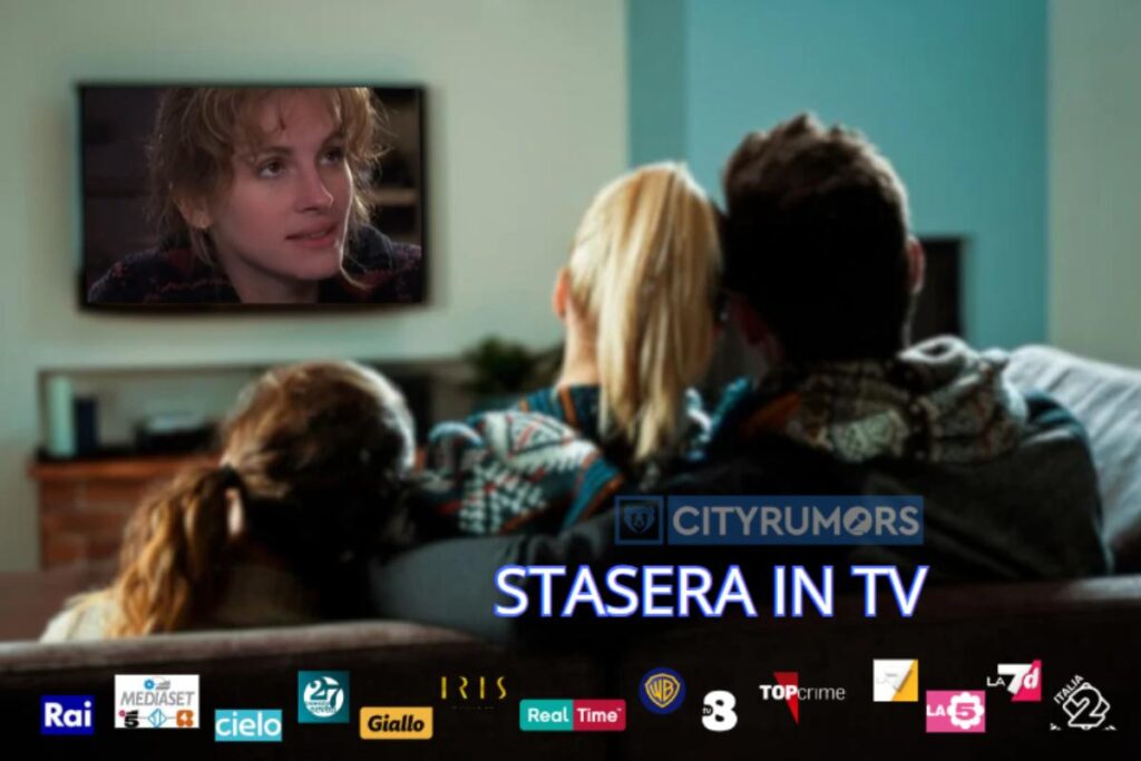 famiglia che guarda la televisione