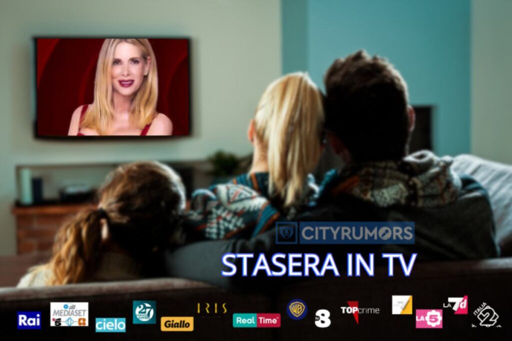 famiglia che guarda la televisione