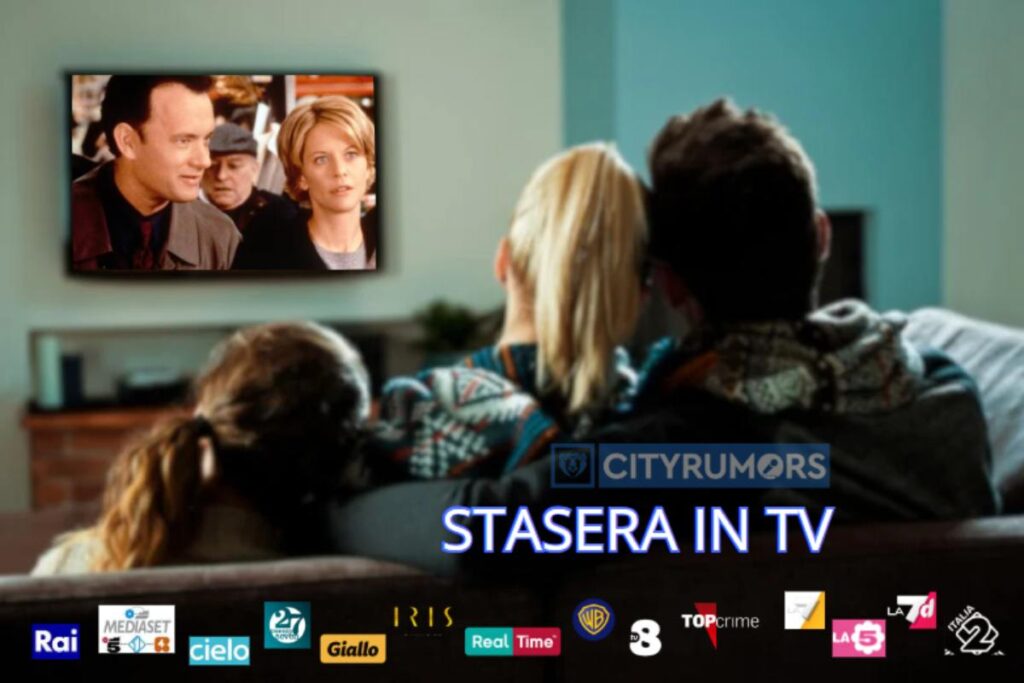 famiglia che guarda la tv sul divano