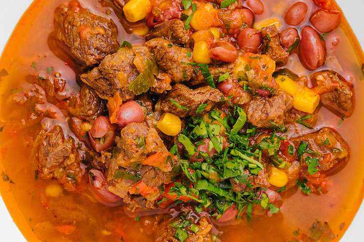 Pezzi di carne con il sugo