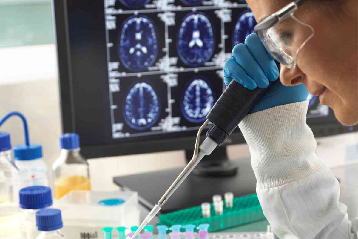 Scienziata in laboratorio