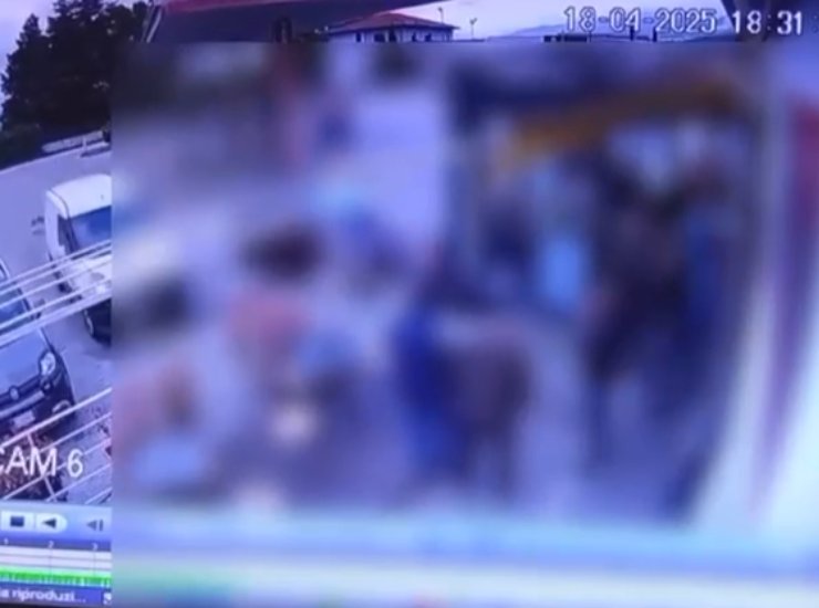 Un frame dell'attentato a L'Aquila