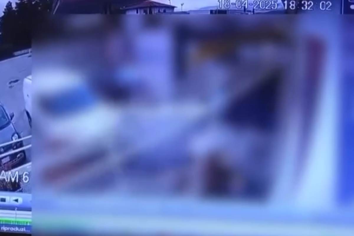 Un frame dell'attentato a L'Aquila