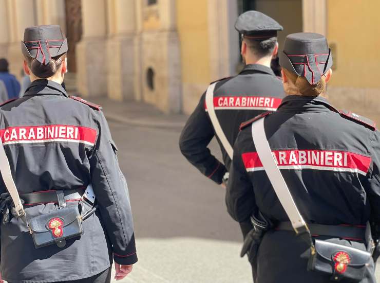 I carabinieri in strada durante i controlli