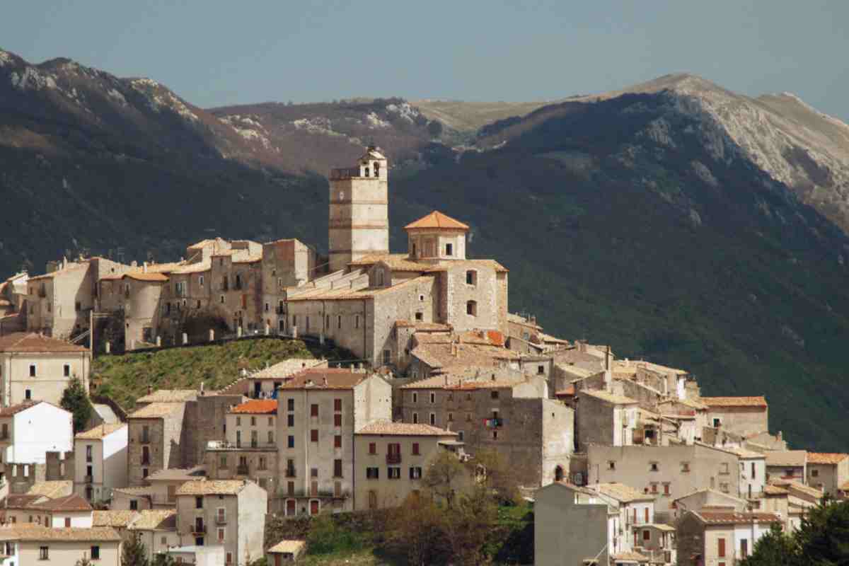 Castel Del Monte panorama