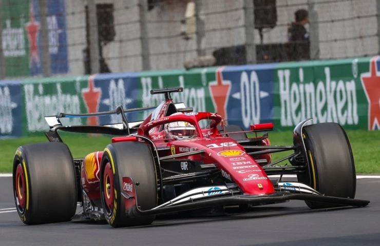 Lewis Hamilton in pista