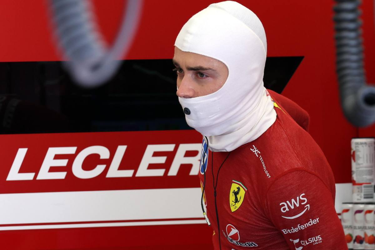 Charles Leclerc con tutta da corsa