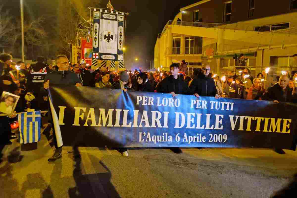 I cittadini in strada per il terremoto