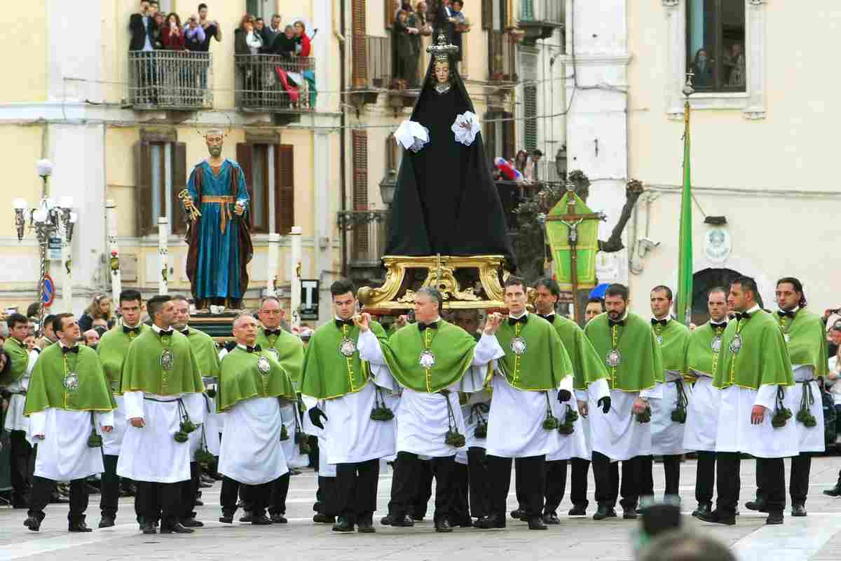 La Madonna che scappa a Sulmona