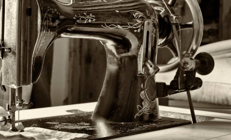 Macchina cucire antica