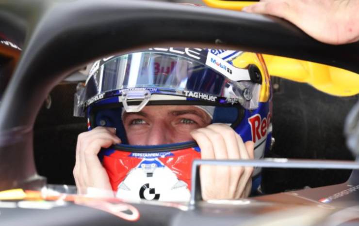 Max Verstappen con casco