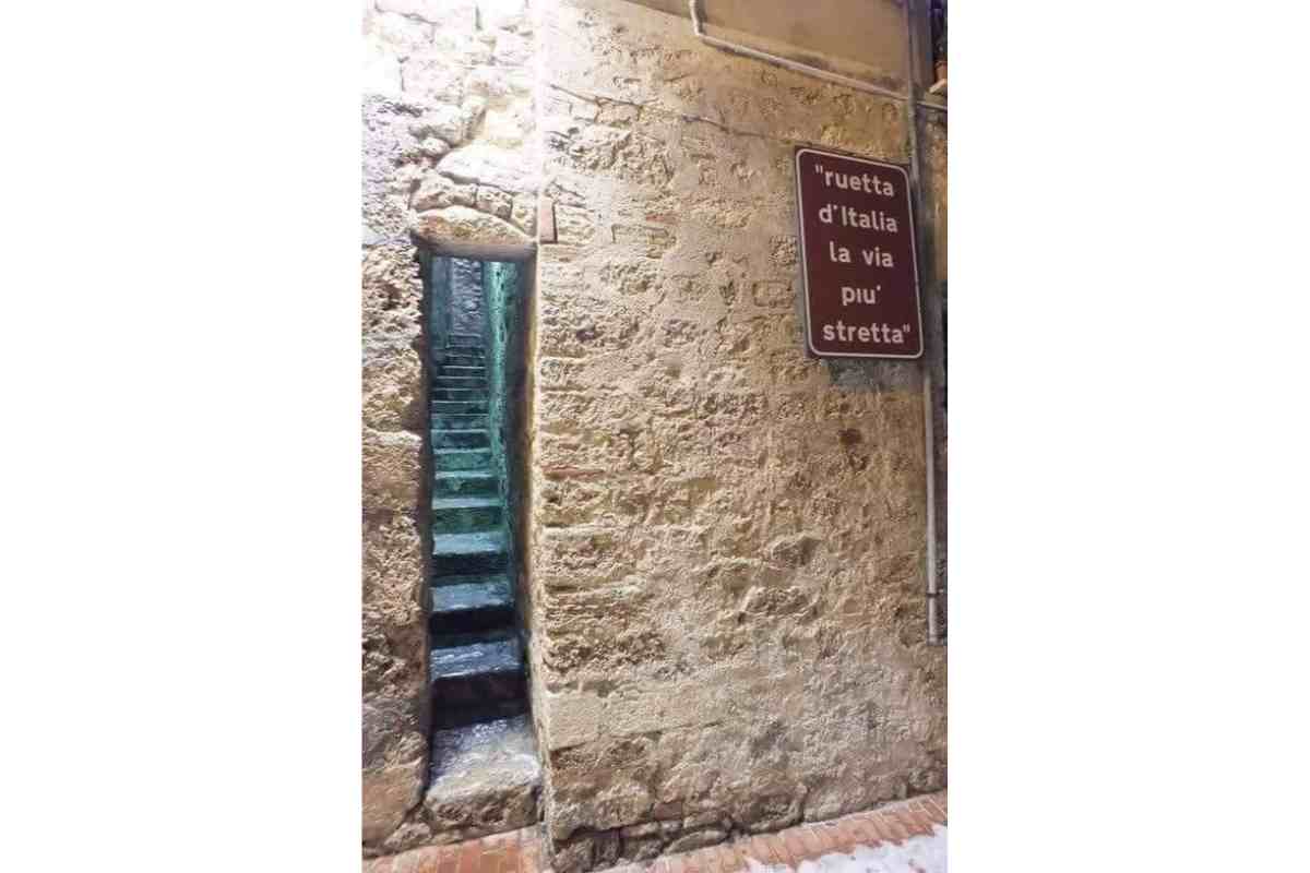 Ruetta d'Italia strada più stretta in Abruzzo 