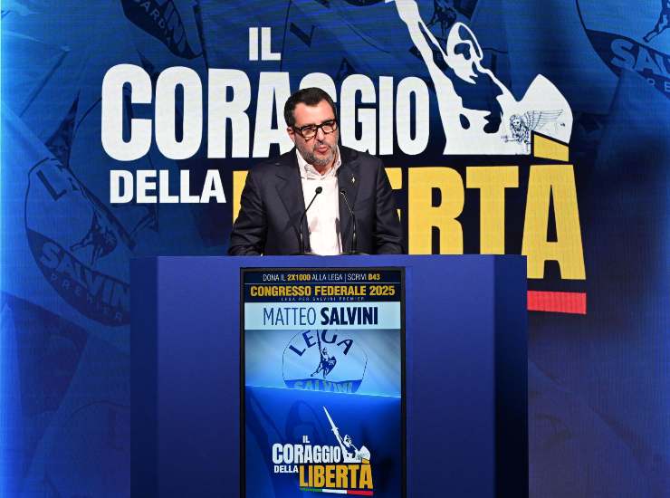 Salvini durante il congresso della Lega