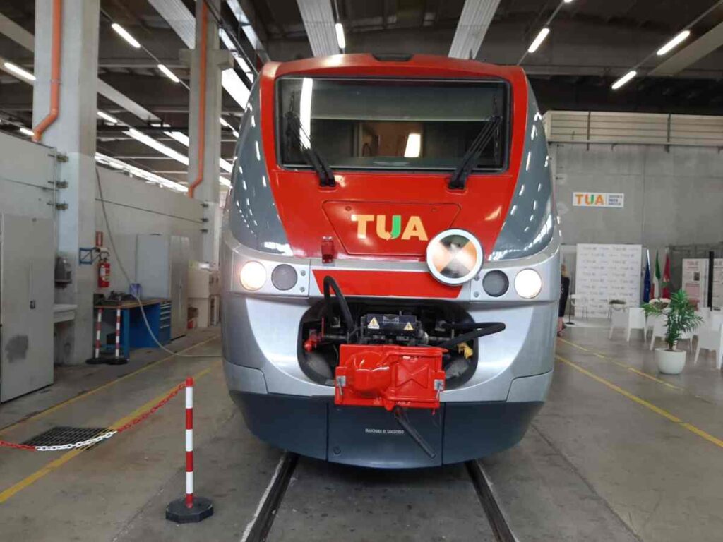 Un treno della Tua