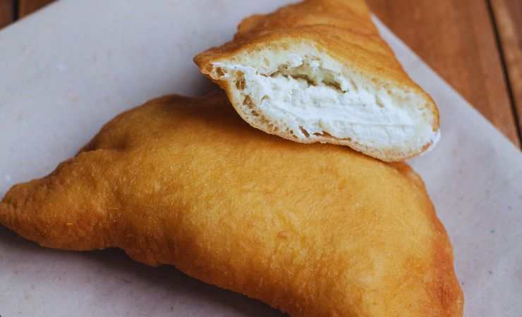 panzerotti con ripieno di ricotta