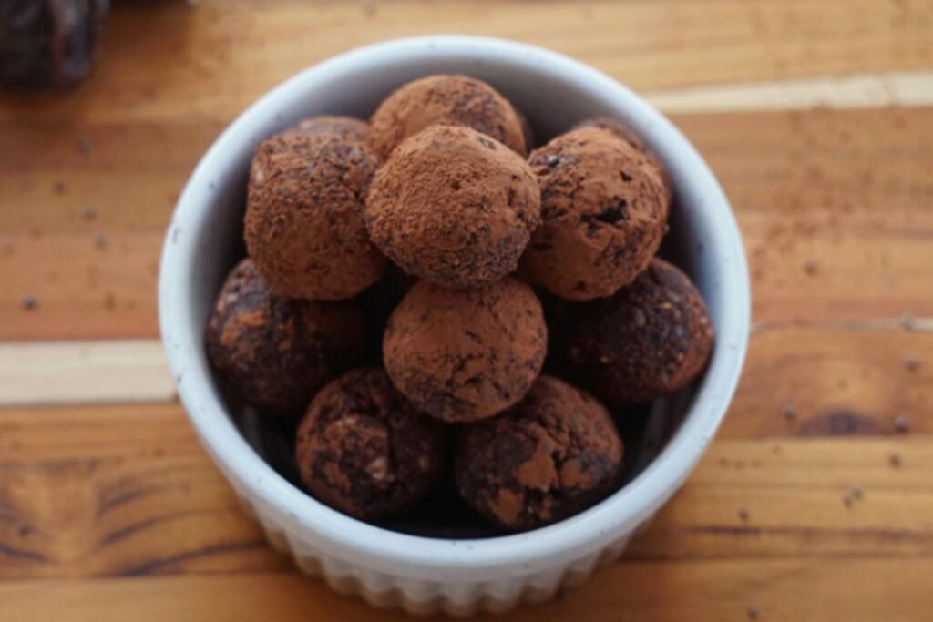 ciotola con dolcetti al cioccolato