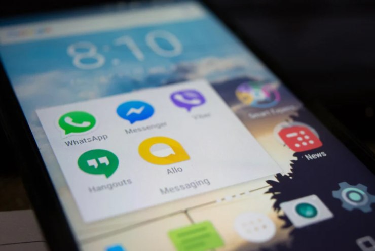 schermo di smartphone con app varie