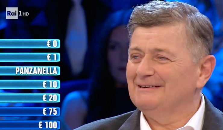 concorrente di affari tuoi e tabellone con i premi