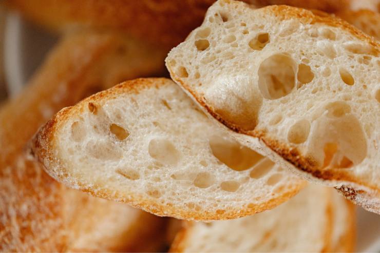 Pane a pezzi con primo piano mollica