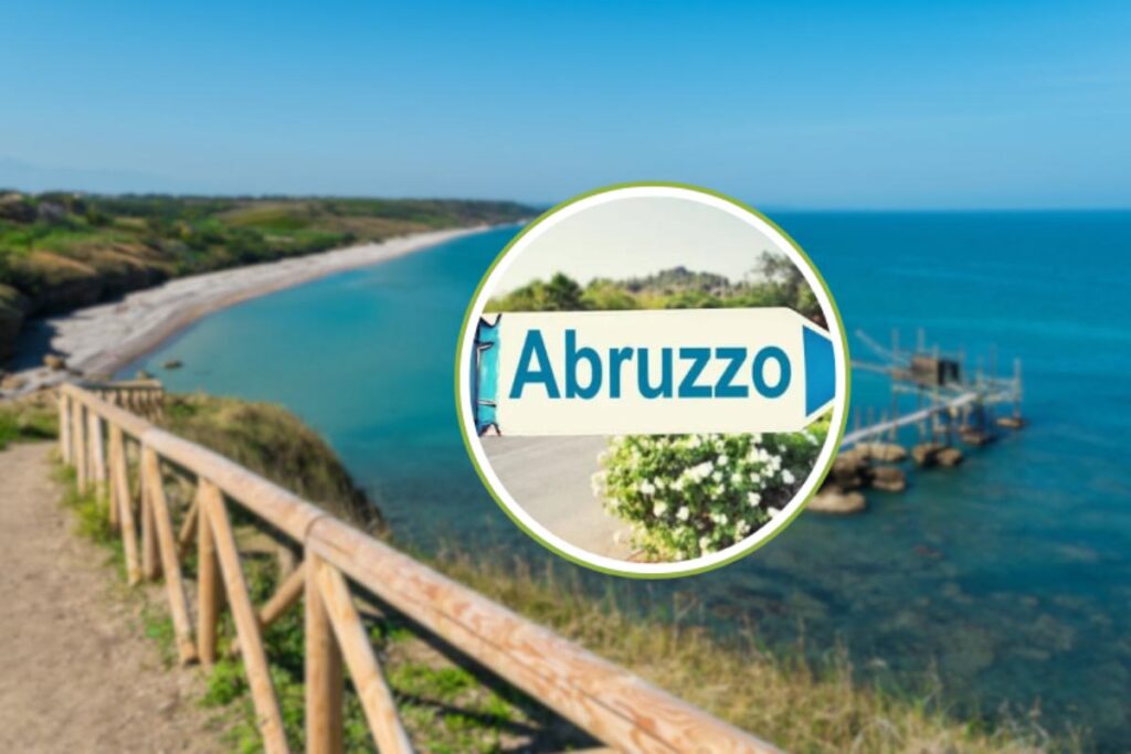 acqua e verde intorno ad una costa e scritta abruzzo