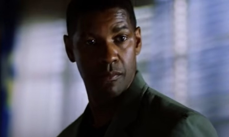 denzel washington in una scena di man on fire