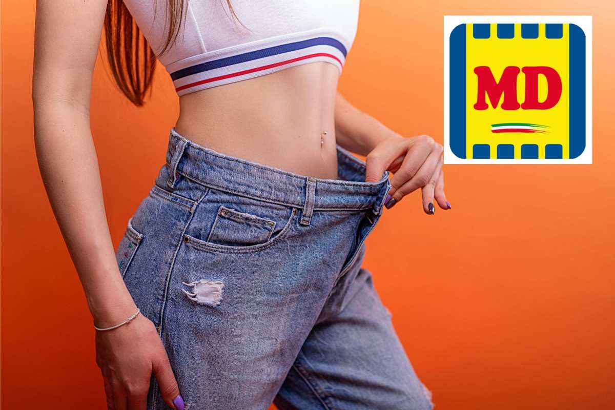 donna di profilo che si tira i jeans larghi e lodo di MD