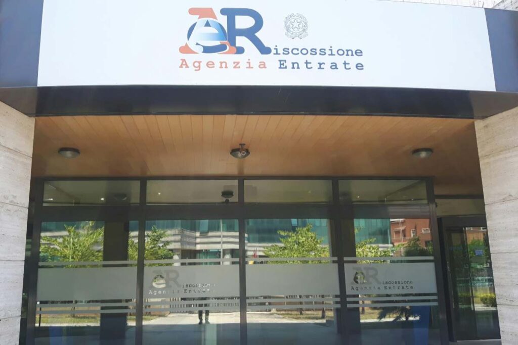 ingresso dell'ufficio dell'agenzia delle entrate