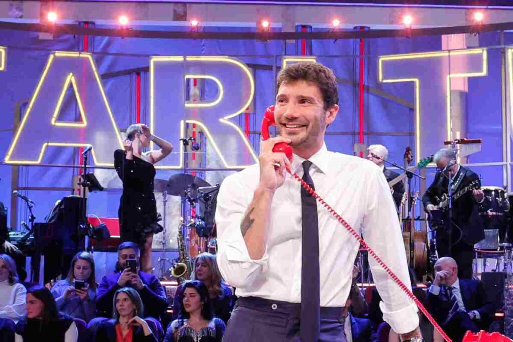 Stefano De Martino al Teatro delle Vittorie durante la trasmissione televisiva RAI 1 Affari Tuoi