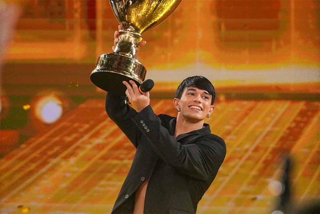 Amici 2025, finale, Daniele Doria cpon il premio