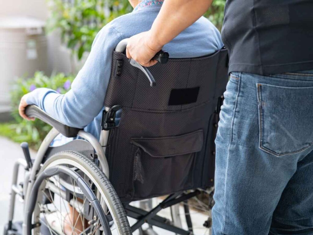 Assistenza familiare in carrozzina