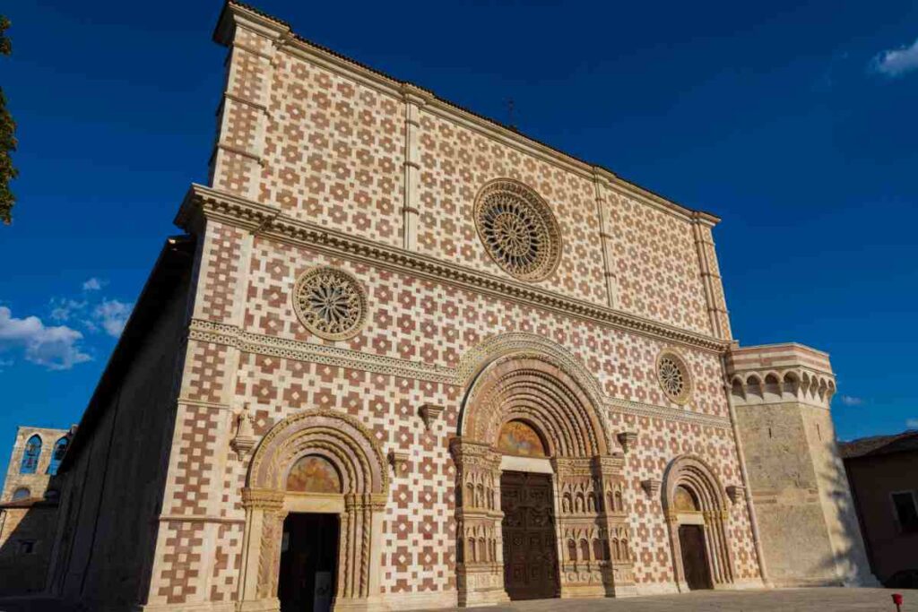 facciata della Basilica Santa Maria di Collemaggio a L'aquila