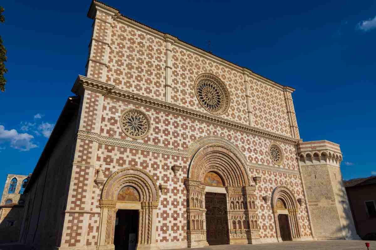facciata della Basilica Santa Maria di Collemaggio a L'aquila 