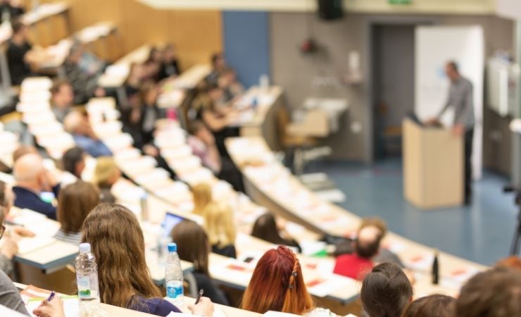 Studenti universitari in aula
