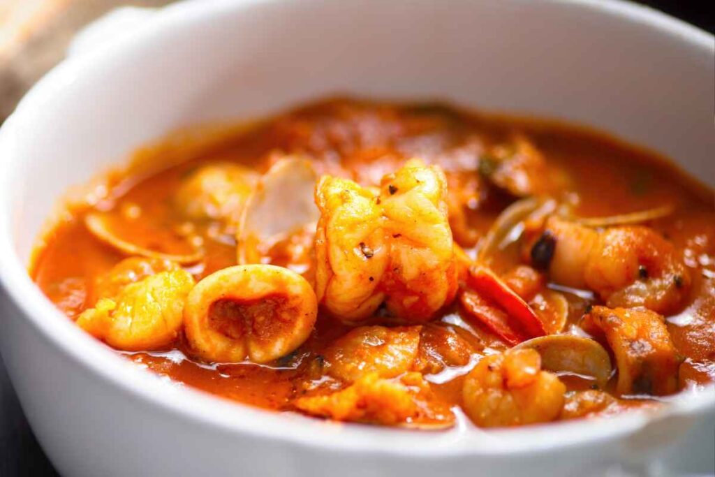 Brodetto all'abruzzese in una ciotola