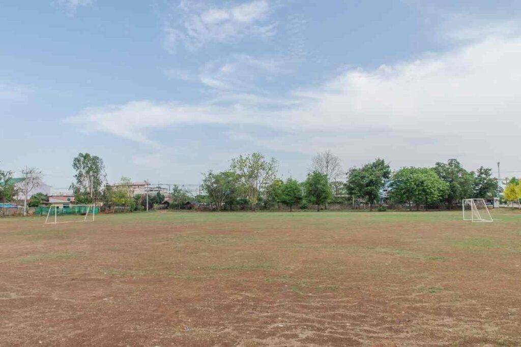 Campo da calcio in terra