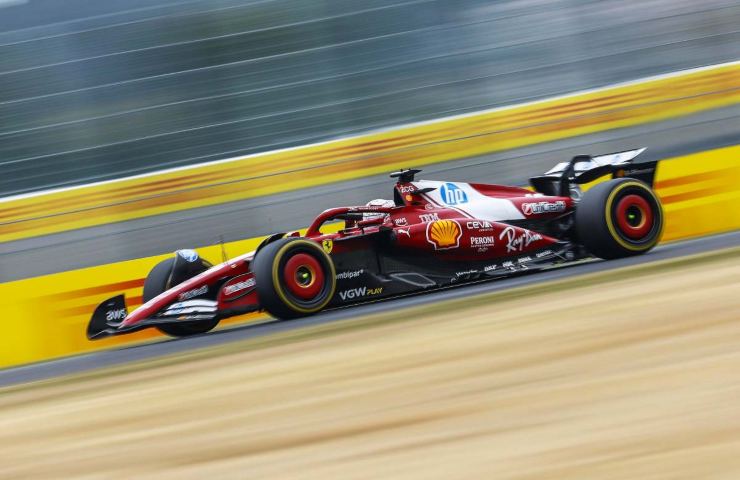 Lewis Hamilton su Ferrari SF-25