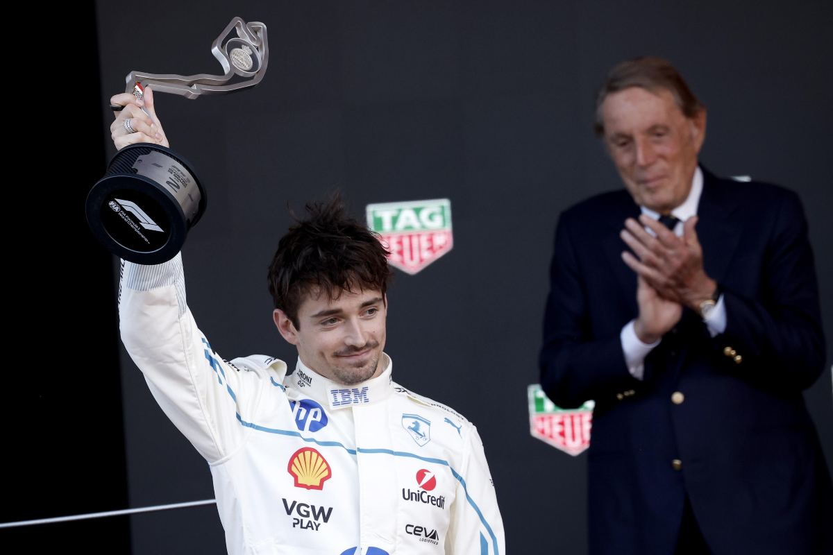 Charles Leclerc con trofeo